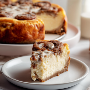 No Bake Cinnamon Roll Cheesecake