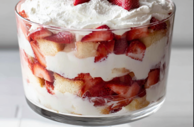 Easy Strawberry Shortcake Trifle